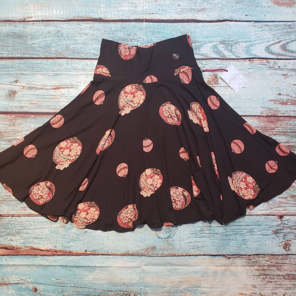 DownEast black red festive skirt size extra small